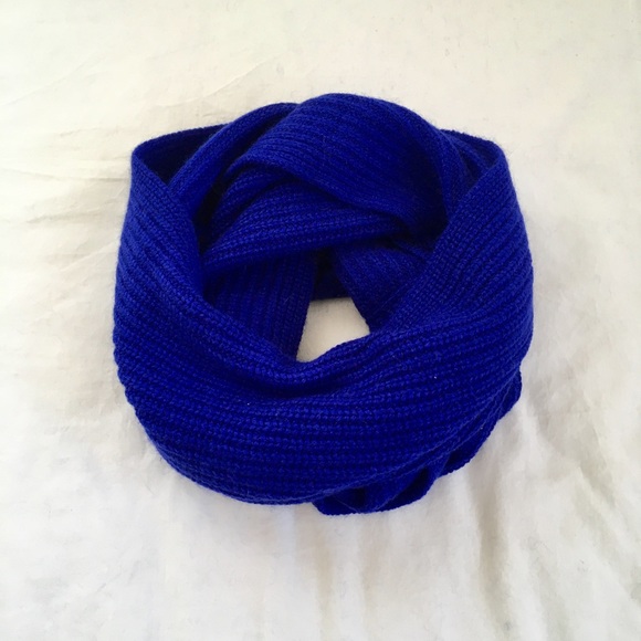 J. Crew Accessories - NWT J.Crew Blue circle scarf